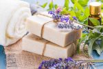 Les bienfaits du savon au lait de chèvre pour les peaux sensibles et irritées